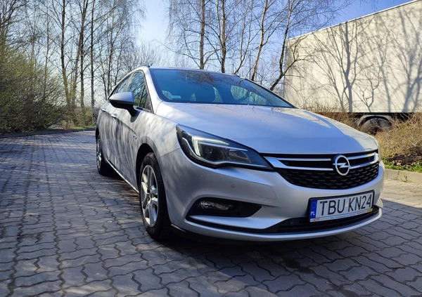 Opel Astra cena 34200 przebieg: 184000, rok produkcji 2017 z Pińczów małe 22